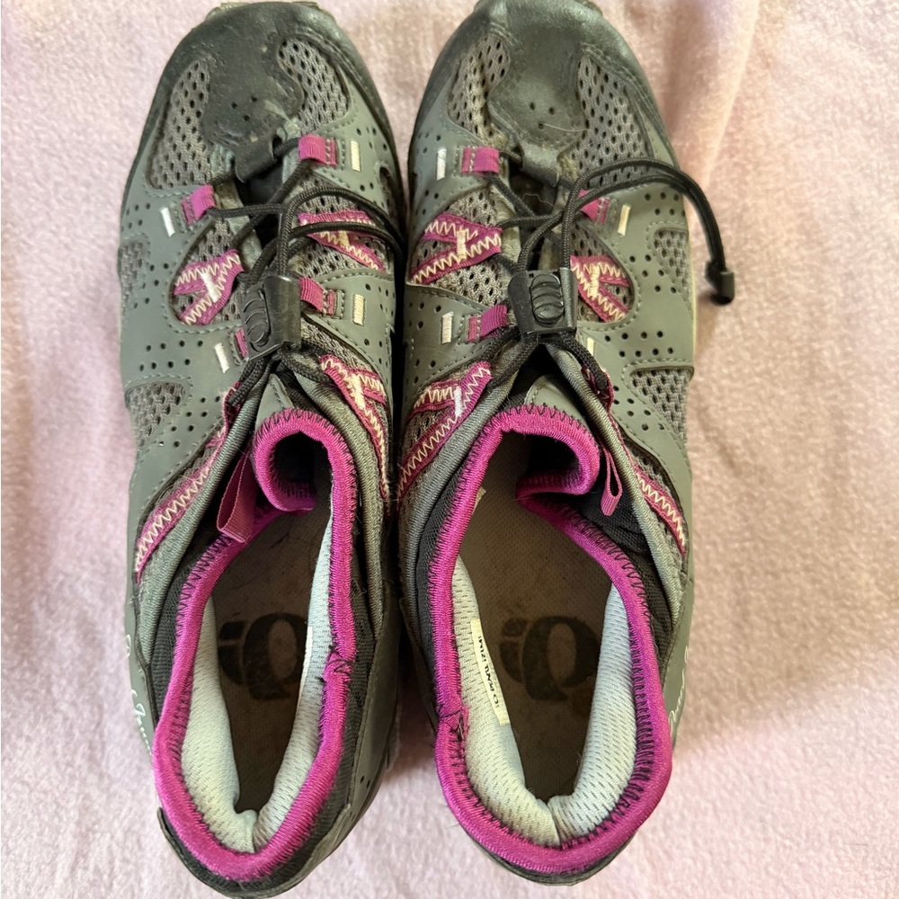 Women’s Pearl Izumi Clip In Bike Shoes